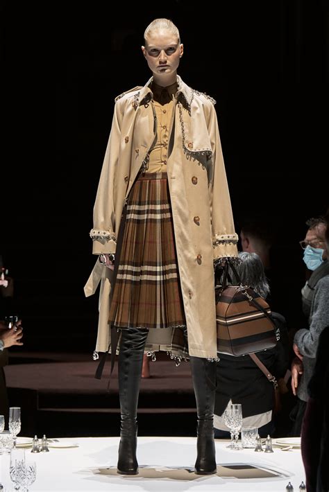 burberry autumn/winter 2022|Burberry fashion show 2022.